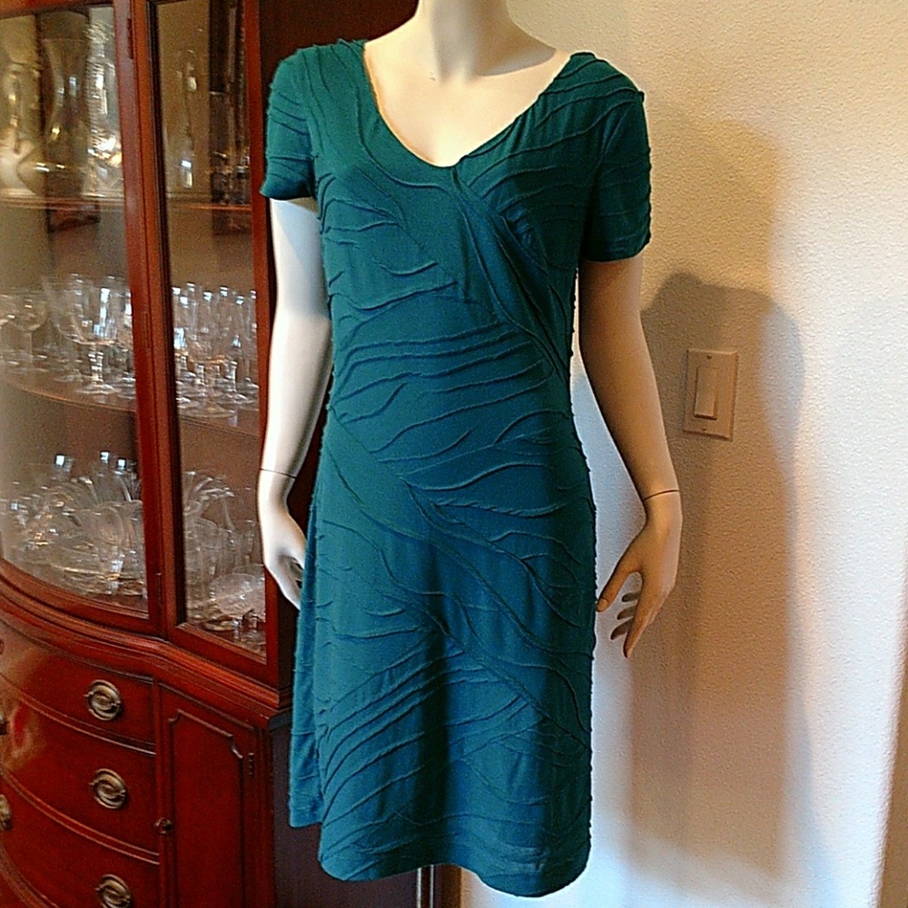 Short-sleeve cocktail dress